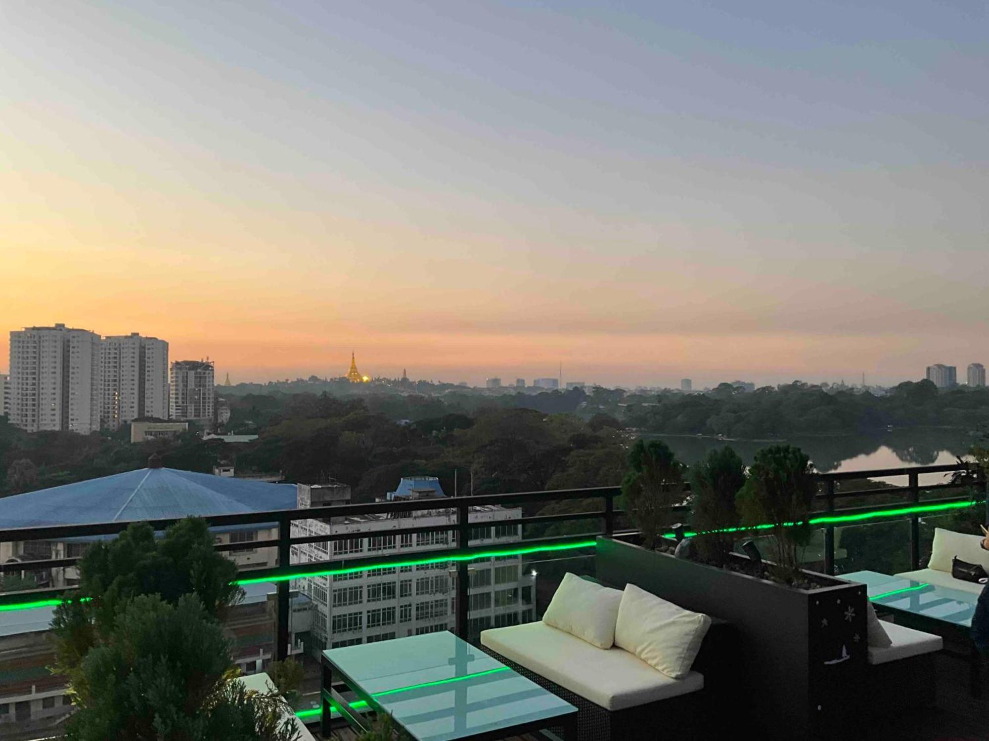 Wyndham Grand Yangon Hotel Eksteriør billede
